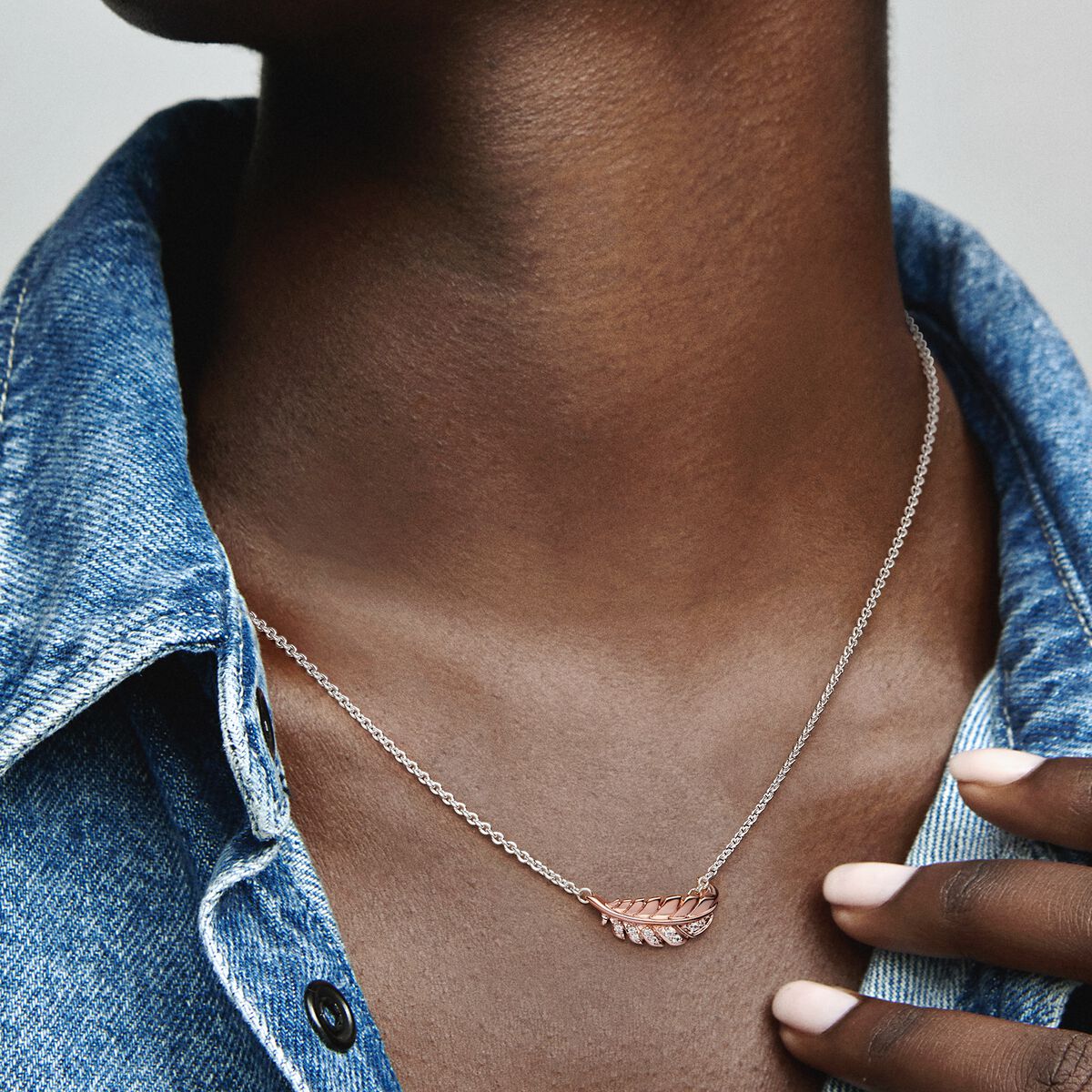 Two-Tone Floating Curved Feather Collier Necklace